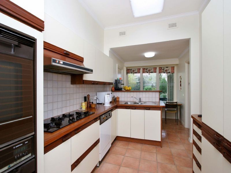 17 Downes Street, Strathmore VIC 3041