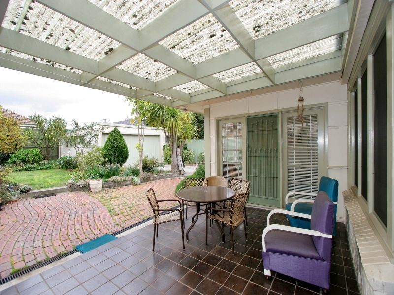 17 Downes Street, Strathmore VIC 3041