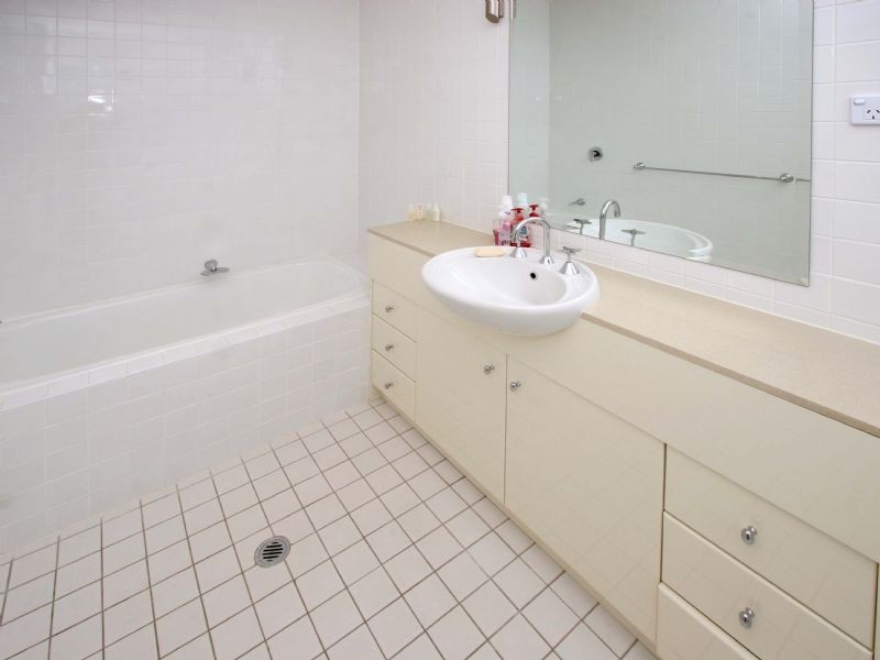 18/42-50 Napier Crescent , Essendon VIC 3040