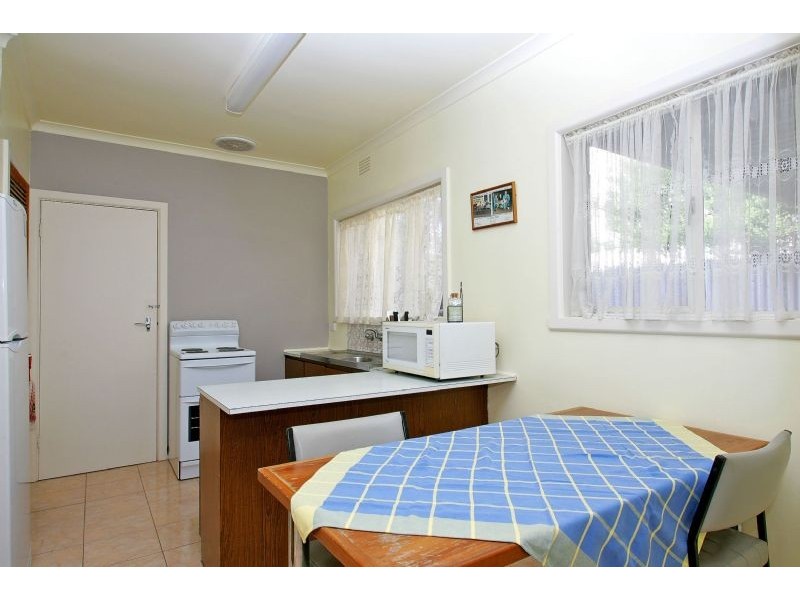 2/52 Rosehill Road, Niddrie VIC 3042