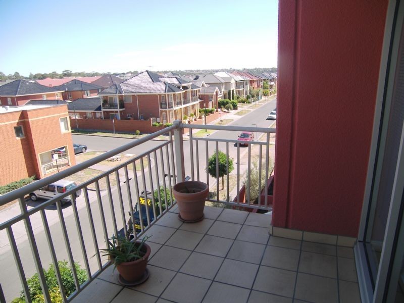 304/77 Village Way, Maribyrnong VIC 3032