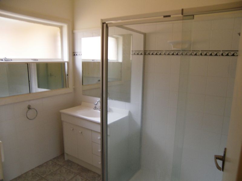 2/52 Rosehill Road, Niddrie VIC 3042