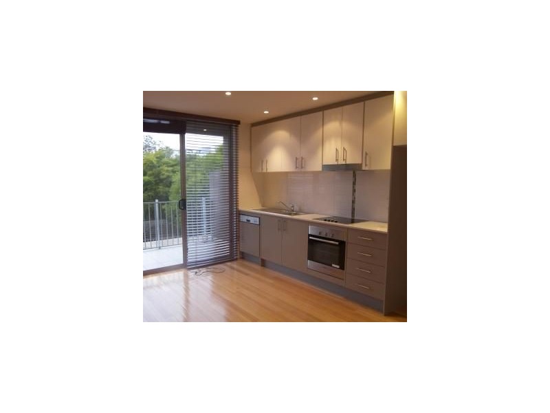 4/28-30 Pin Oak Crescent, Flemington VIC 3031