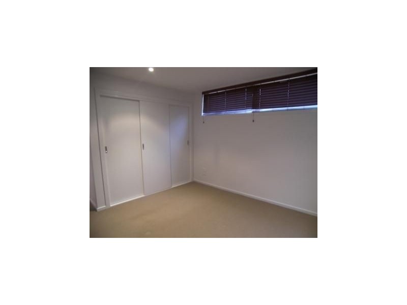 4/28-30 Pin Oak Crescent, Flemington VIC 3031