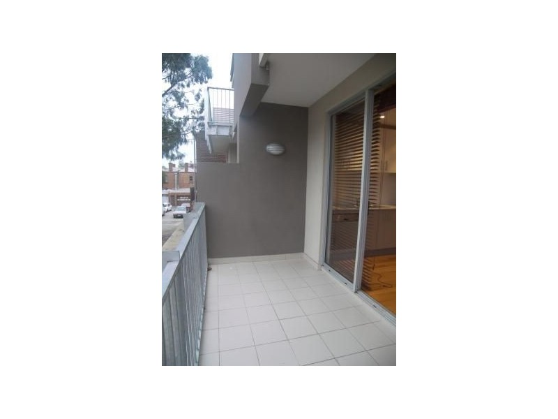 4/28-30 Pin Oak Crescent, Flemington VIC 3031