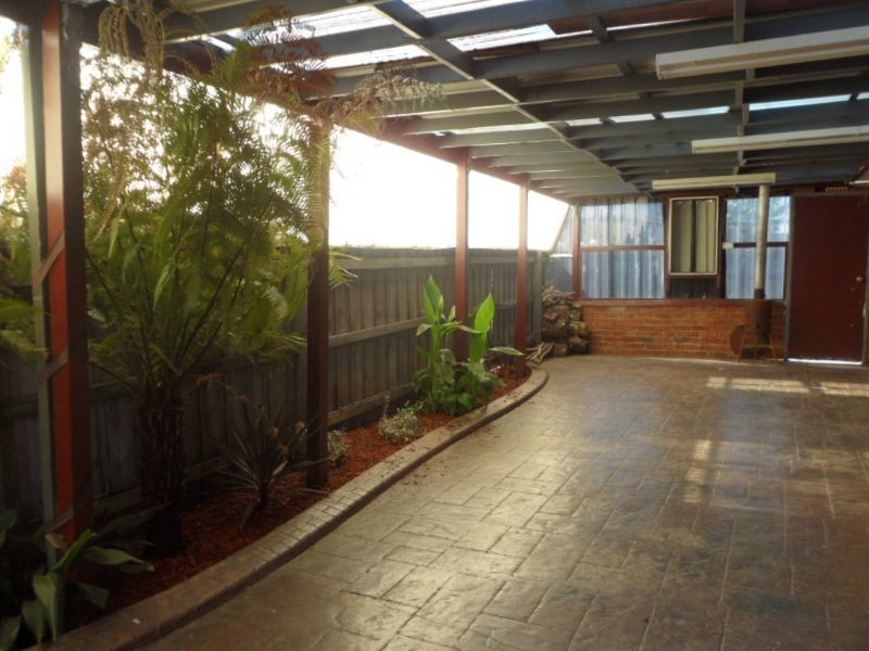 18 Yellowgum Road, Delahey VIC 3037