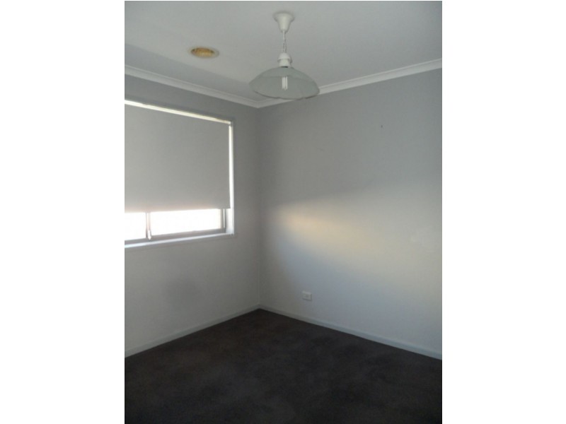 18 Yellowgum Road, Delahey VIC 3037