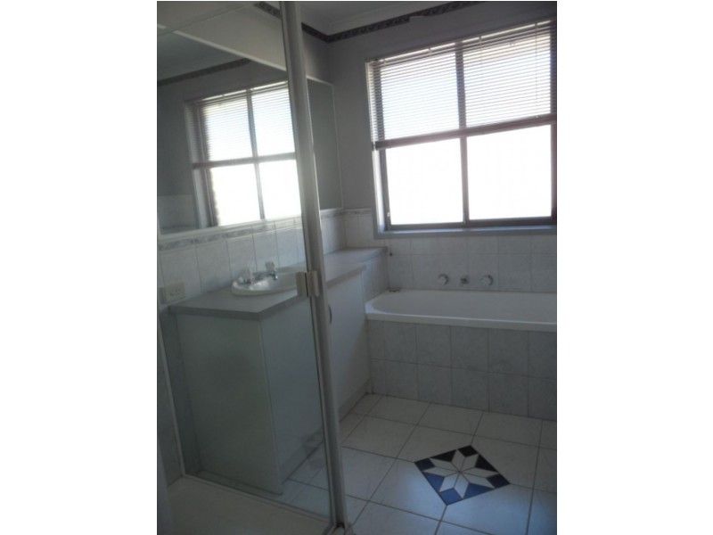 18 Yellowgum Road, Delahey VIC 3037