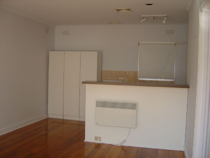 1/16 Vanberg Road, Essendon VIC 3040