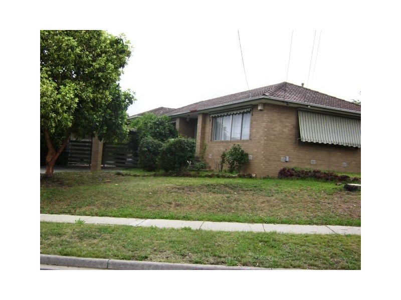 24 Dunfield Drive, Gladstone Park VIC 3043
