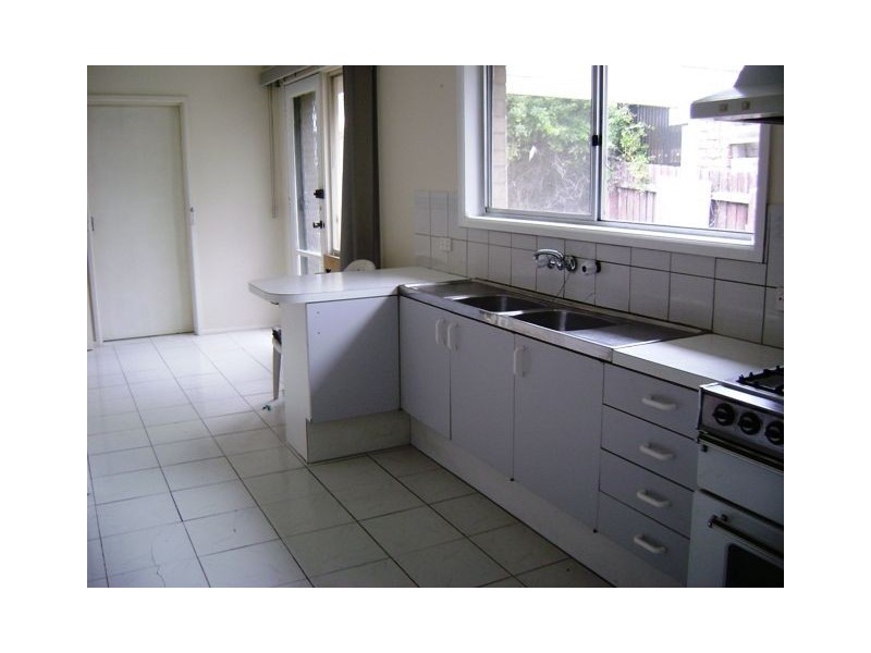 24 Dunfield Drive, Gladstone Park VIC 3043