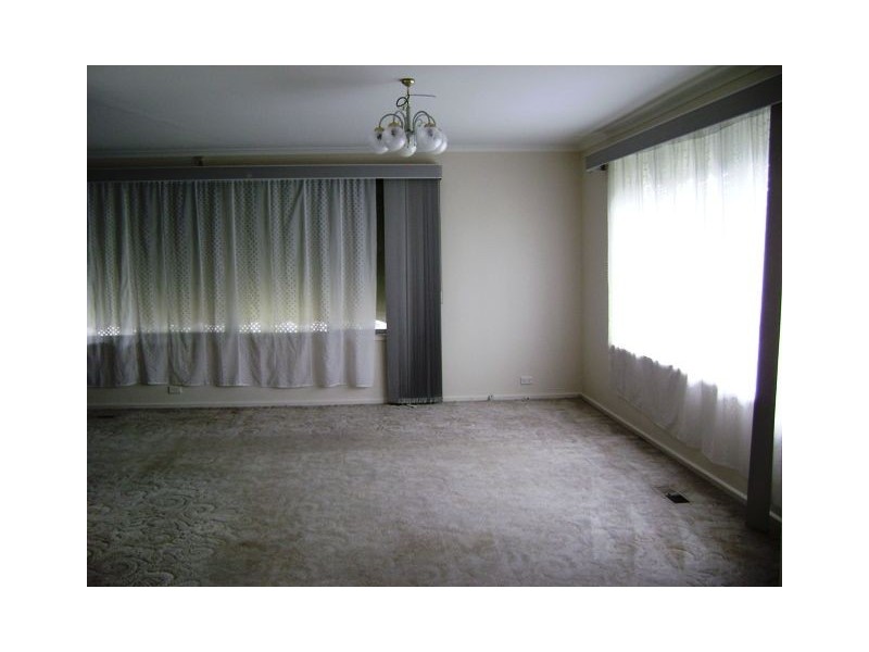 24 Dunfield Drive, Gladstone Park VIC 3043
