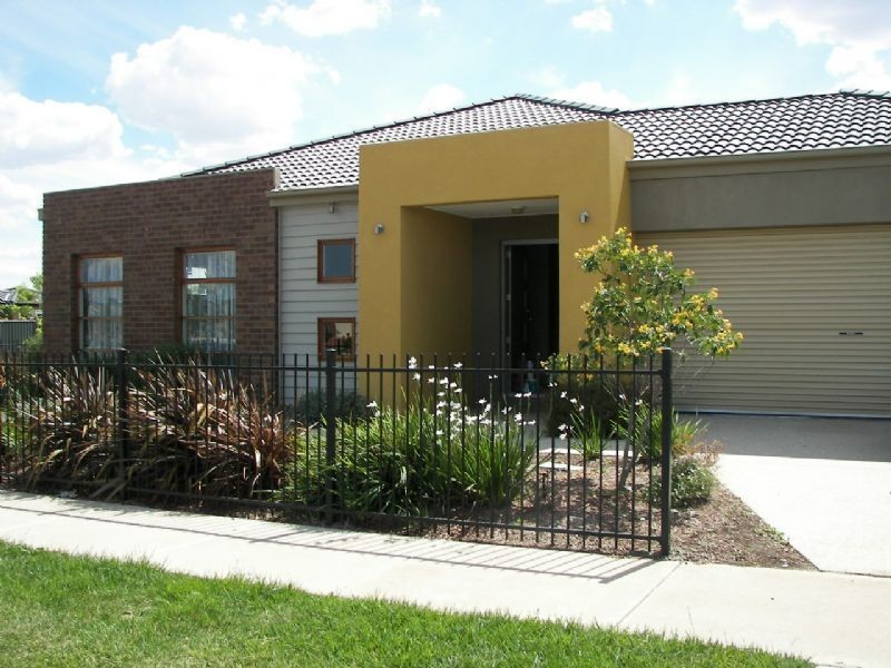 16 Cassan Way, Caroline Springs VIC 3023