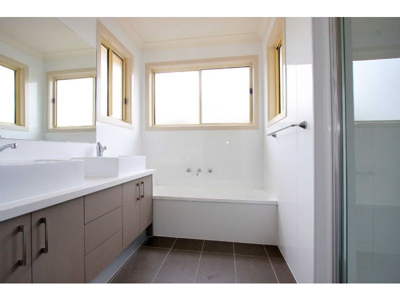 1/149 Roberts Street, Essendon VIC 3040