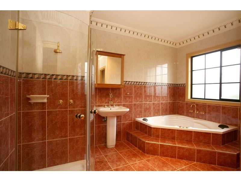 37 Australia Drive, Taylors Lakes VIC 3038