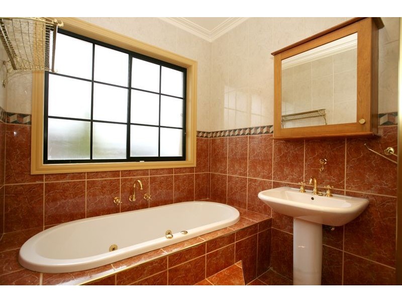 37 Australia Drive, Taylors Lakes VIC 3038