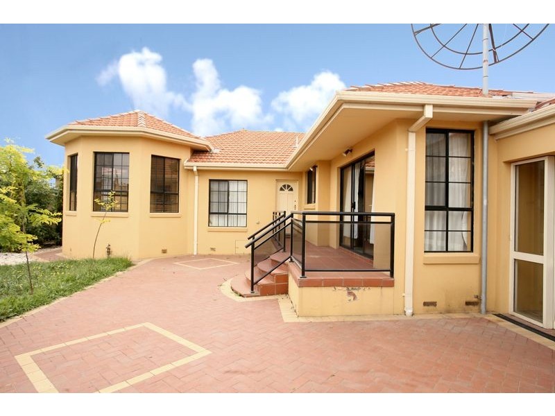 37 Australia Drive, Taylors Lakes VIC 3038