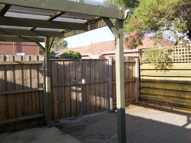 8/2 St Kinnord Street, Essendon VIC 3040