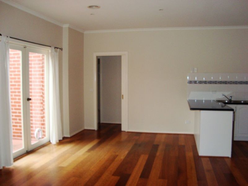 4/8 Napier Crescent, Essendon VIC 3040