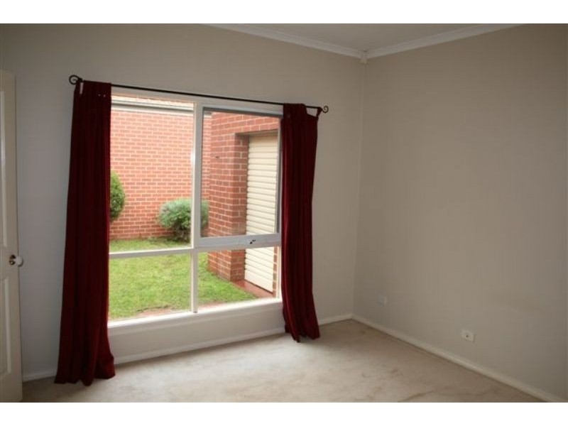 4/8 Napier Crescent, Essendon VIC 3040