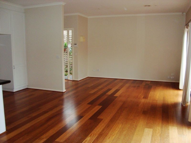 4/8 Napier Crescent, Essendon VIC 3040