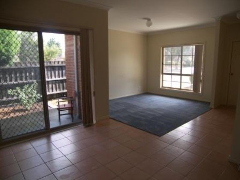 1/15 Elm Street, Airport West VIC 3042