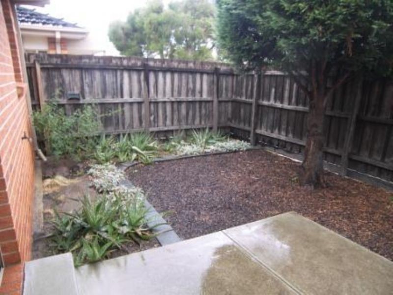 1/15 Elm Street, Airport West VIC 3042