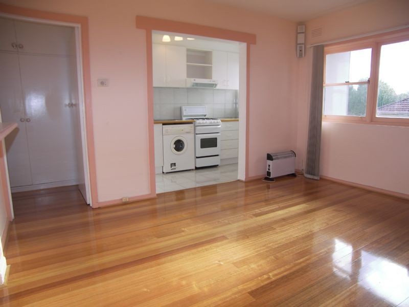 2/18 Gillies Street, Essendon North VIC 3041