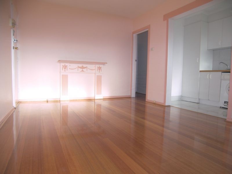 2/18 Gillies Street, Essendon North VIC 3041