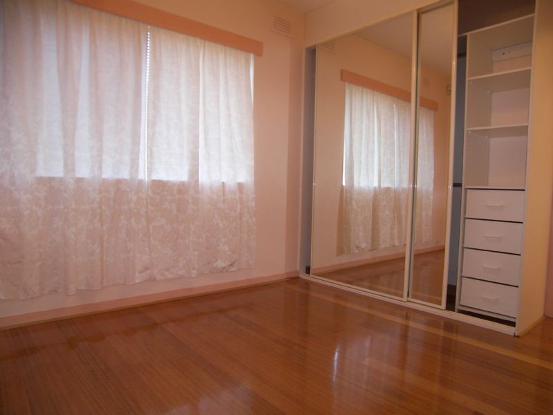 2/18 Gillies Street, Essendon North VIC 3041