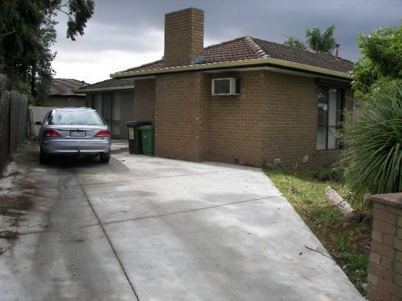 4 Barrington Crescent, Gladstone Park VIC 3043