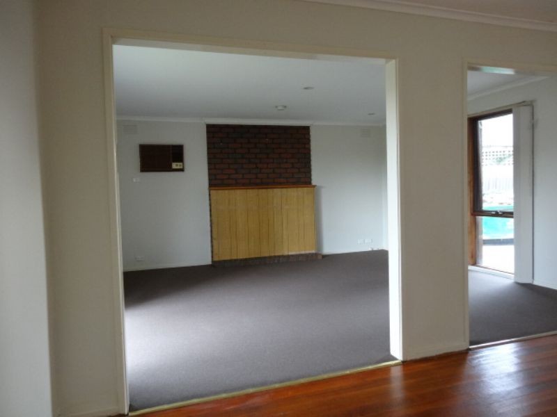 4 Barrington Crescent, Gladstone Park VIC 3043