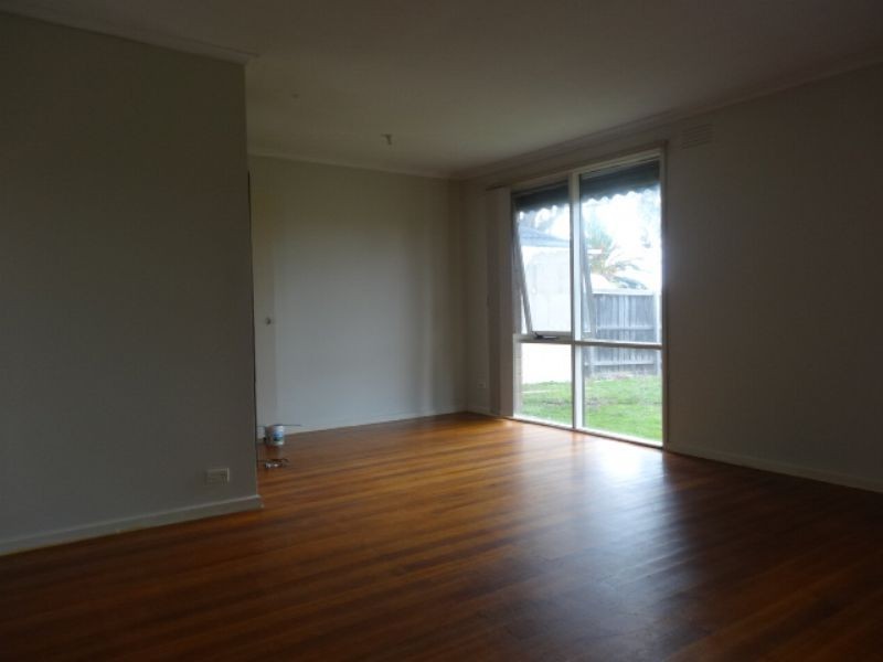 4 Barrington Crescent, Gladstone Park VIC 3043