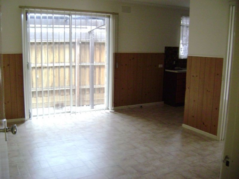 4 Barrington Crescent, Gladstone Park VIC 3043