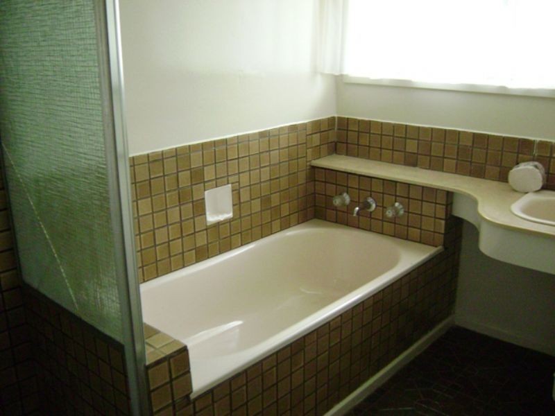 4 Barrington Crescent, Gladstone Park VIC 3043