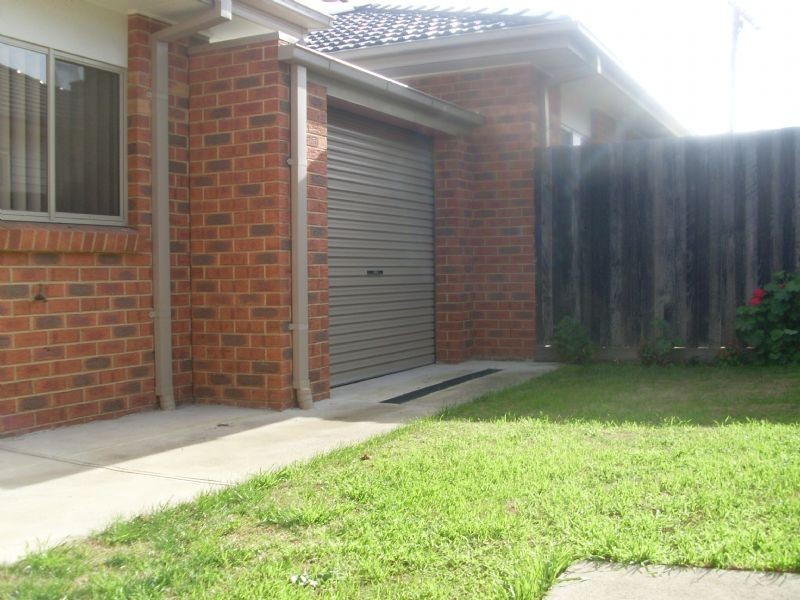 3/15 Elm Street, Airport West VIC 3042