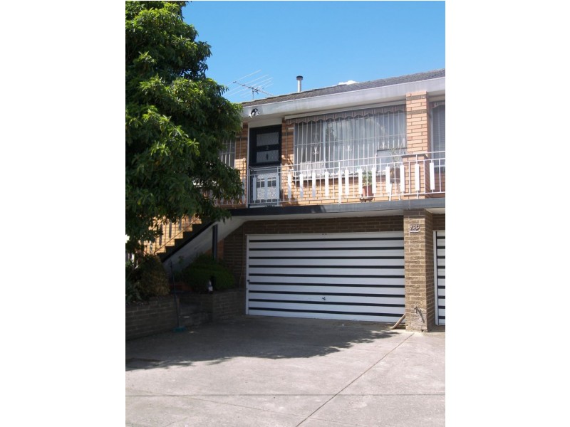 2/132 Hoffmans Road, Essendon VIC 3040