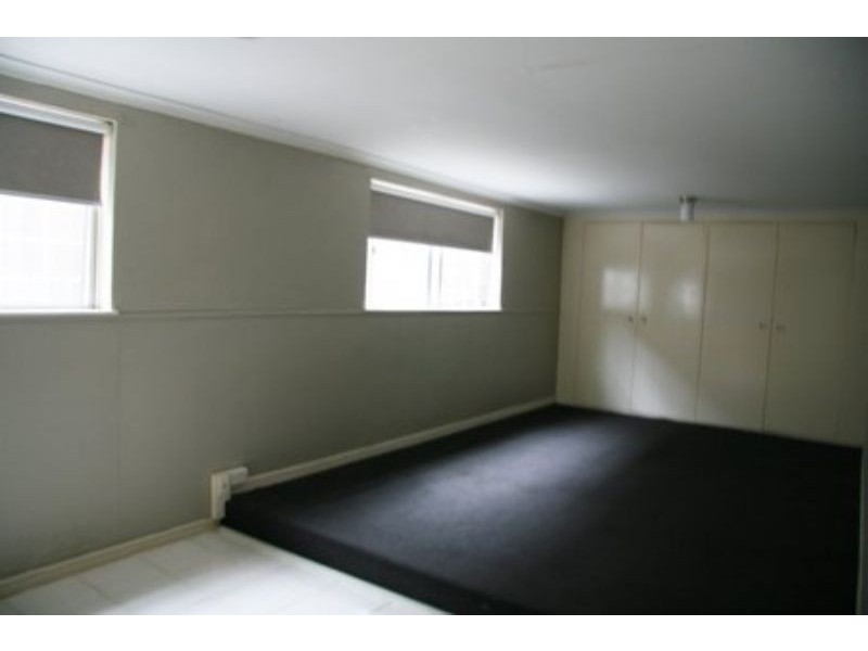 2/132 Hoffmans Road, Essendon VIC 3040
