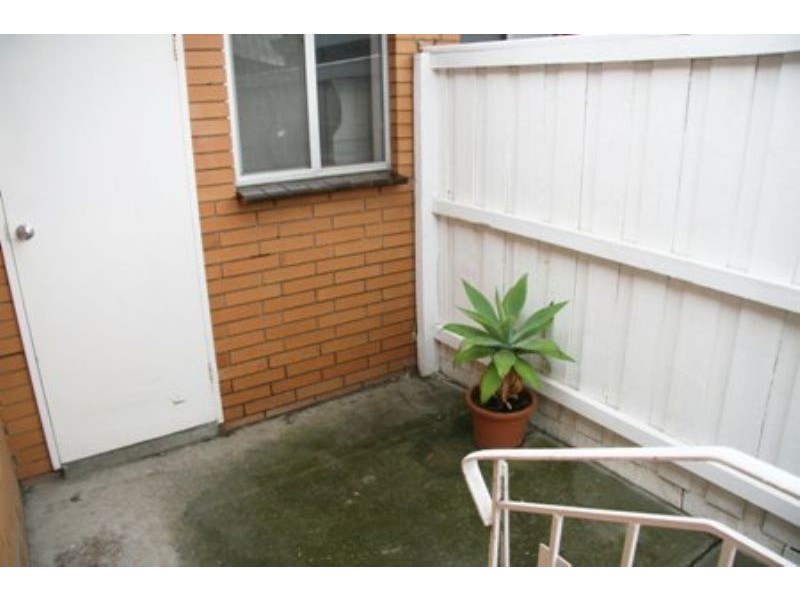 2/132 Hoffmans Road, Essendon VIC 3040