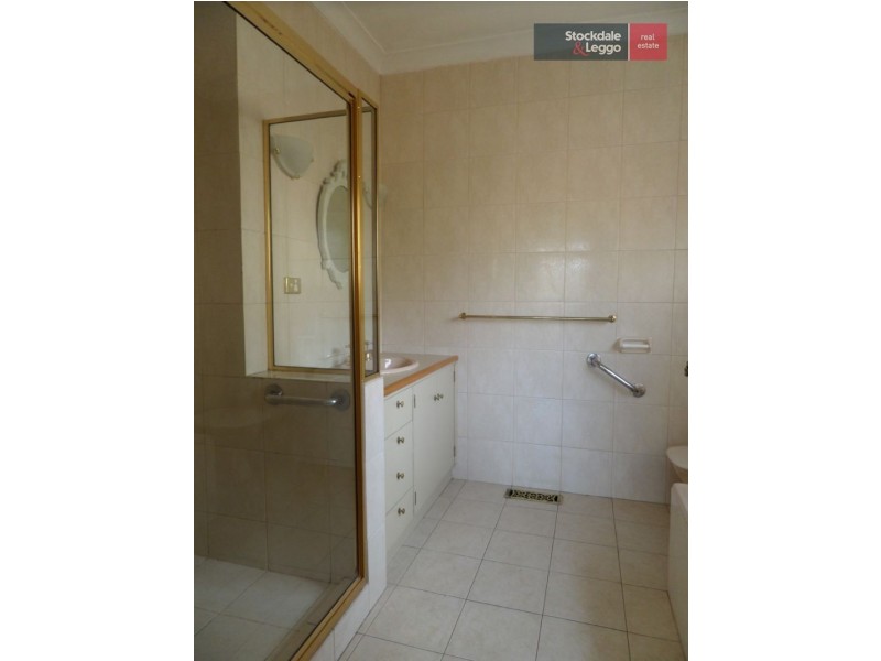 2/18 Cooper Street, Essendon VIC 3040