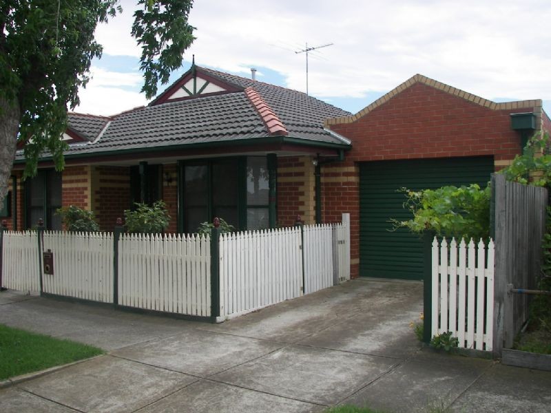 10 Muntz Avenue, Glenroy VIC 3046