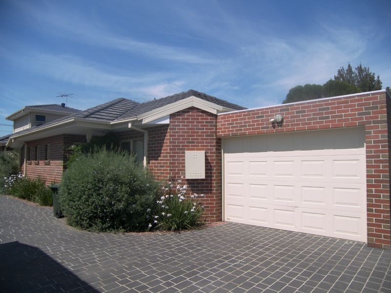 2/10 Francis Street, Oak Park VIC 3046