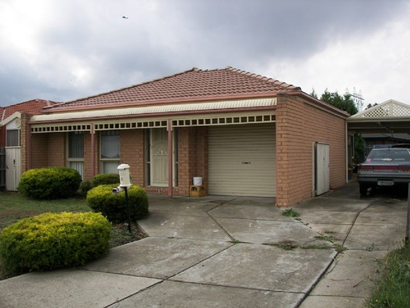 5 McConnell Crescent, Roxburgh Park VIC 3064