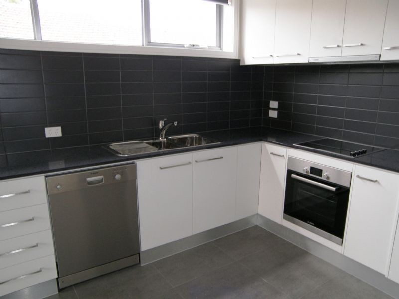 18 Hampton Road, Essendon West VIC 3040