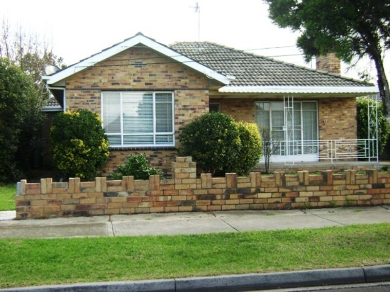 17 Banksia Grove, Tullamarine VIC 3043