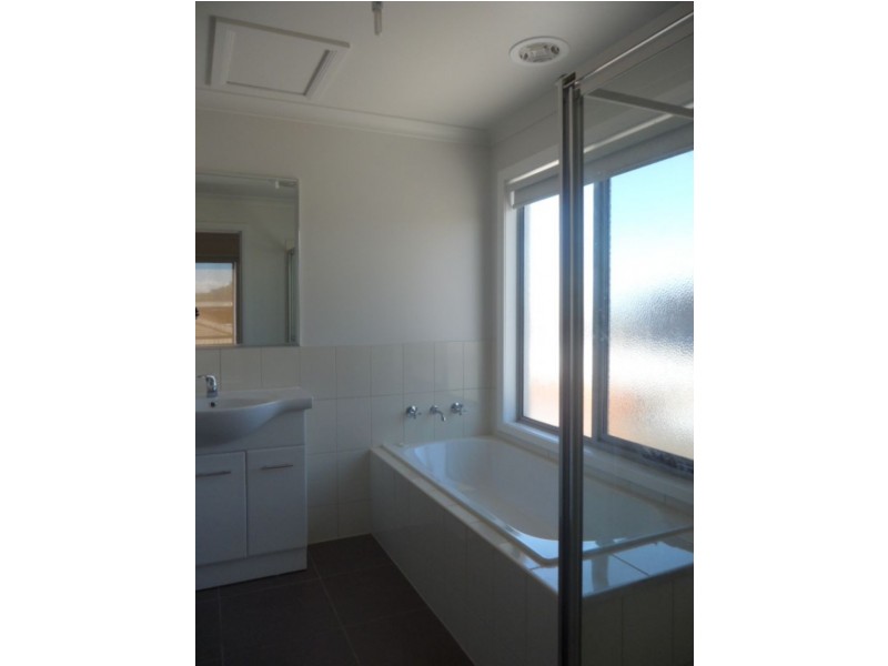 7/6 Strathconnon Square, Tullamarine VIC 3043