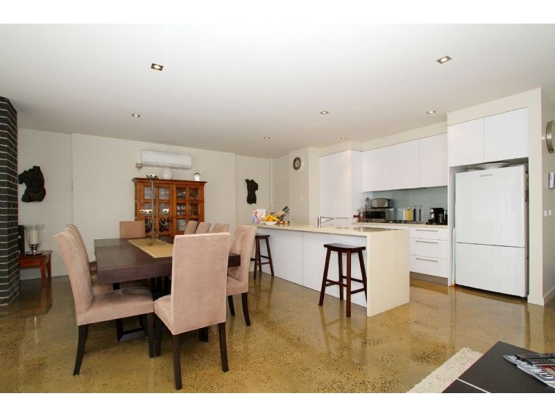 1 Wallace Crescent, Strathmore VIC 3041