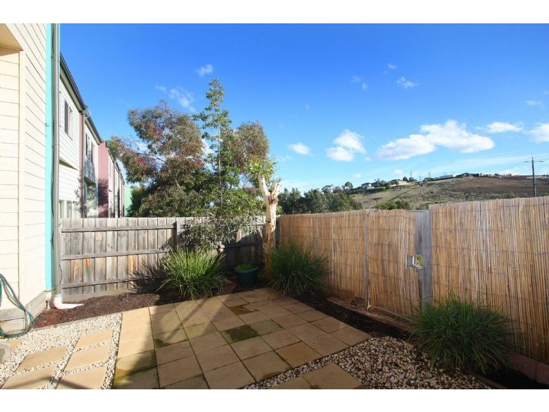 6/77 Coghlan Street, Niddrie VIC 3042