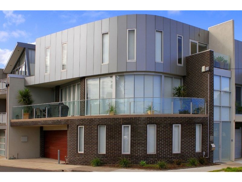 1 Wallace Crescent, Strathmore VIC 3041