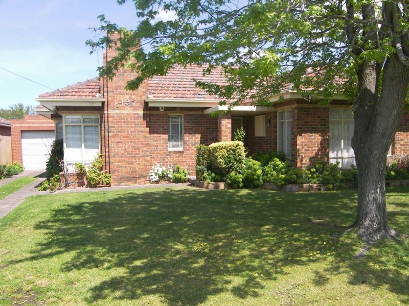 18 Wickham Road, Strathmore VIC 3041